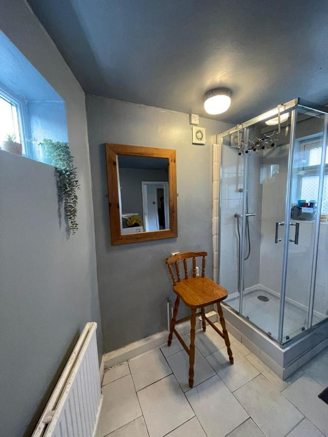 Room In Family Home Near Penny Lane 리버풀 외부 사진