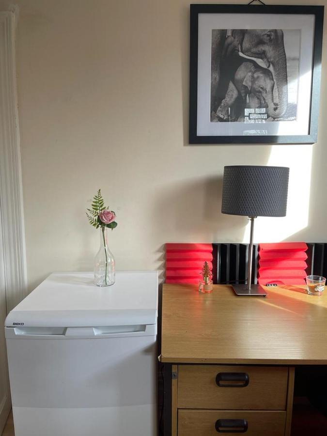 Room In Family Home Near Penny Lane 리버풀 외부 사진