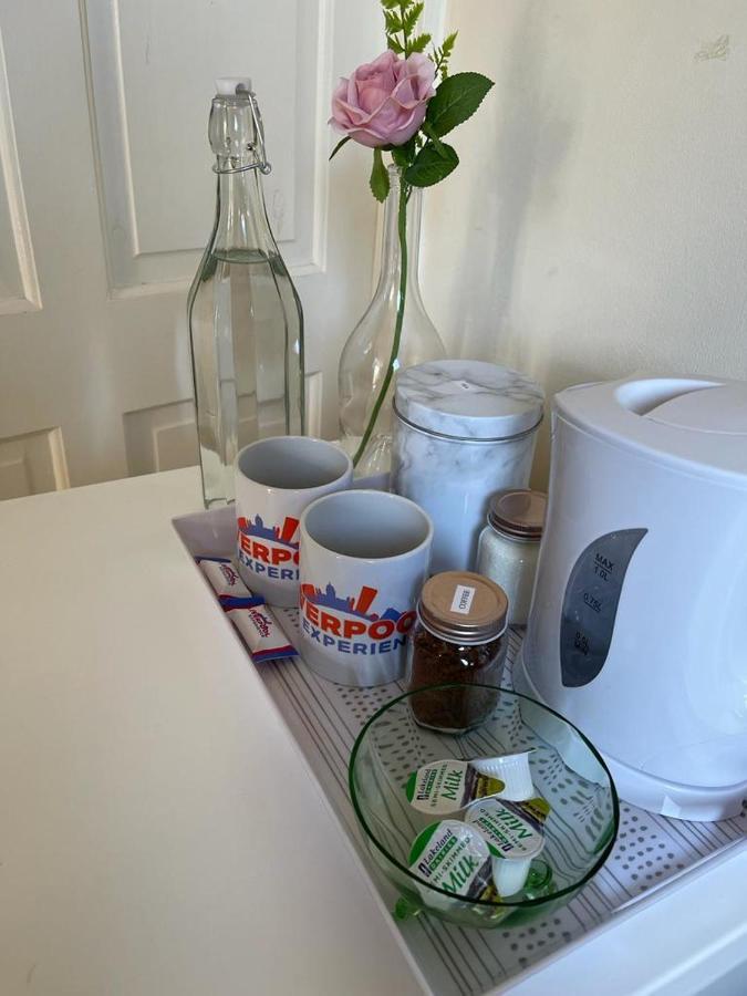 Room In Family Home Near Penny Lane 리버풀 외부 사진