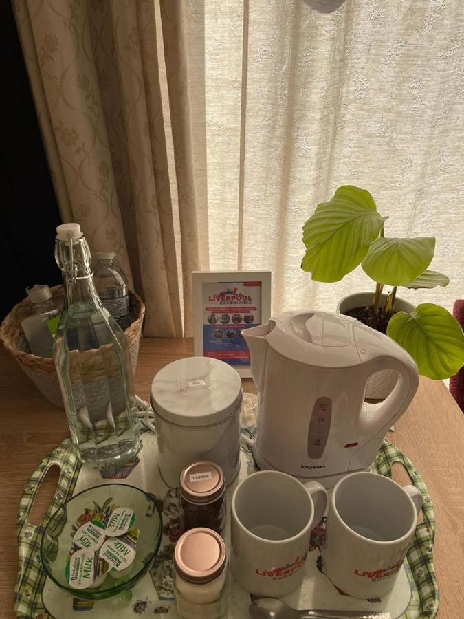 Room In Family Home Near Penny Lane 리버풀 외부 사진
