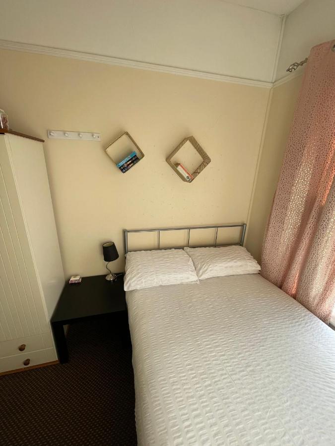 Room In Family Home Near Penny Lane 리버풀 외부 사진